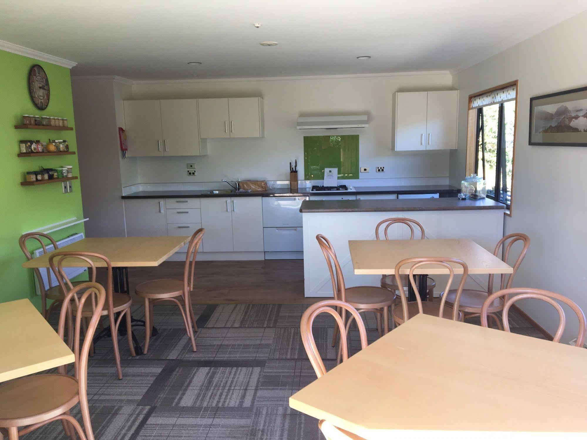 Wanaka Springs Lodge エクステリア 写真